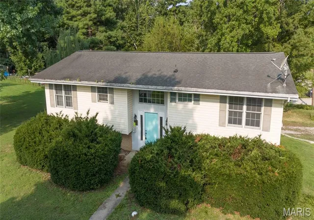Photo 1 of Single family home for sale at 709 Pine View St, Ramsey, IL 62080 | MLS# MIS26051574 | Listing updated on 2026-08-11