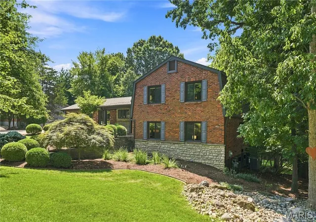 Photo 3 of Single family home for sale at 1926 Grassy Ridge Rd, Saint Louis, MO 63122 | MLS# MIS26051579 | Listing updated on 2026-09-16