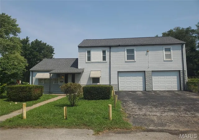 Photo 1 of Single family home for sale at 3601 Summit Ave, East Saint Louis, IL 62205 | MLS# MIS26051586 | Listing updated on 2026-10-06