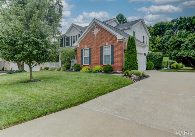 Photo 3 of Single family home for sale at 1305 Renaissance Pl, Weldon Spring, MO 63304 | MLS# MIS26051591 | Listing updated on 2026-09-14