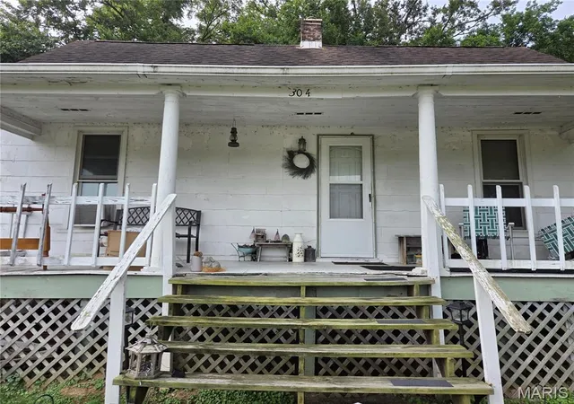 2nd image of 304 Railroad St, Pevely, MO 63070 | MLS# MIS26051601