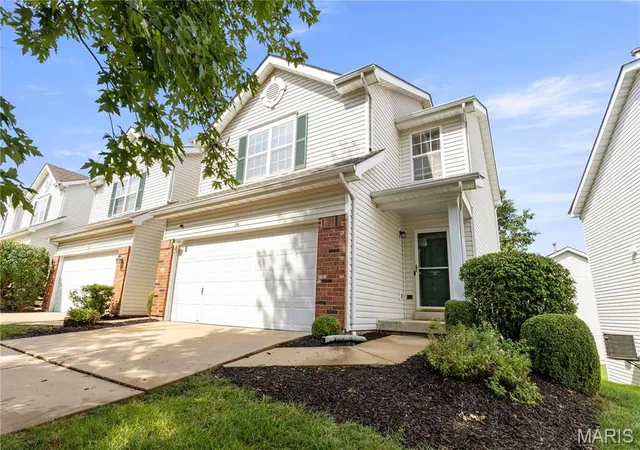 Photo 1 of Sale Pending at 114 Waterside Crossing Dr, Saint Peters, MO 63376 | MLS# MIS26051602 | Listing updated on 2026-08-25