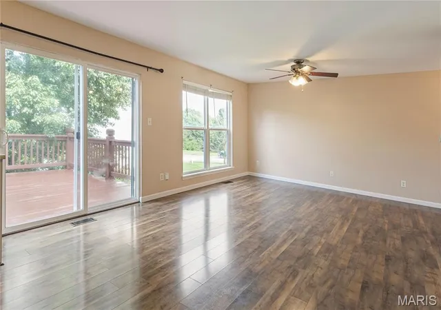 Photo 4 of Sale Pending at 114 Waterside Crossing Dr, Saint Peters, MO 63376 | MLS# MIS26051602 | Listing updated on 2026-08-25