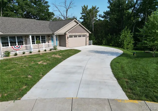 Photo 3 of House for sale at 302 Anthony Cir, House Springs, MO 63051 | MLS# MIS26051619 | Listing updated on 2026-09-06