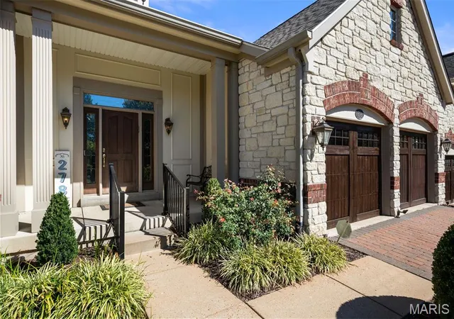 Photo 3 of Sale Pending at 278 Meadowbrook Country Clb Est, Ballwin, MO 63011 | MLS# MIS26051620 | Listing updated on 2026-10-19