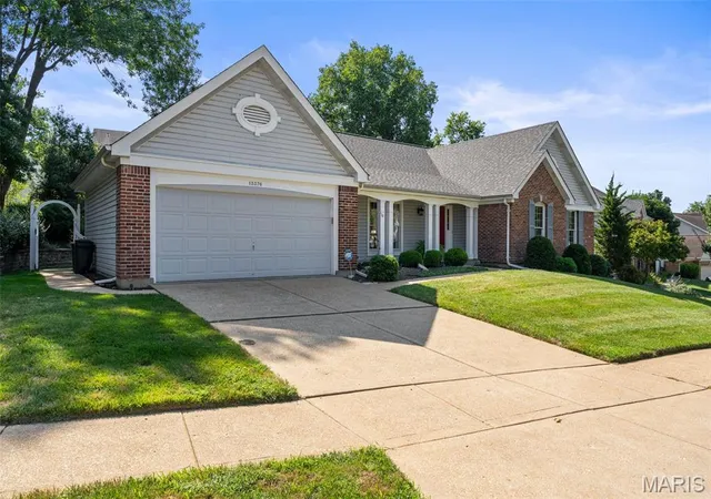 Photo 2 of Sale Pending at 13376 Bahnfyre Dr, Saint Louis, MO 63128 | MLS# MIS26051623 | Listing updated on 2026-09-14