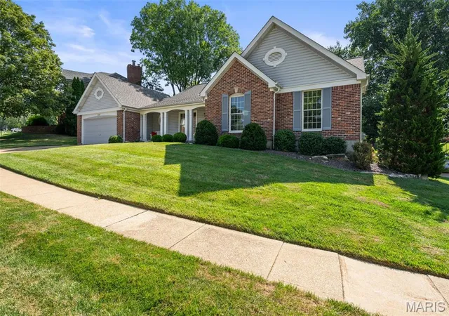 Photo 3 of Sale Pending at 13376 Bahnfyre Dr, Saint Louis, MO 63128 | MLS# MIS26051623 | Listing updated on 2026-09-14