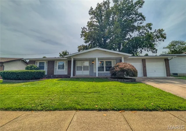 Photo 1 of Single family home for sale at 5 Windsong Ct, Florissant, MO 63031 | MLS# MIS26051634 | Listing updated on 2026-09-15