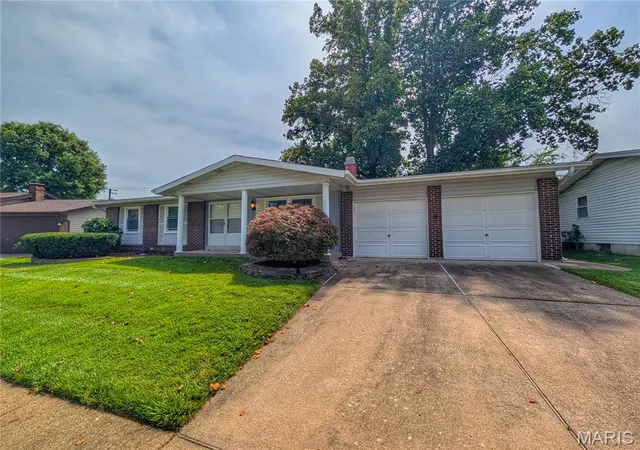 Photo 2 of Single family home for sale at 5 Windsong Ct, Florissant, MO 63031 | MLS# MIS26051634 | Listing updated on 2026-09-15