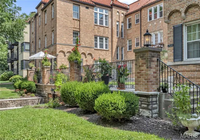 Photo 2 of Condo for sale at 7532 Cromwell Dr #2N, Saint Louis, MO 63105 | MLS# MIS26051641 | Listing updated on 2026-08-31