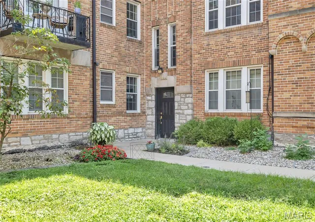 Photo 3 of Condo for sale at 7532 Cromwell Dr #2N, Saint Louis, MO 63105 | MLS# MIS26051641 | Listing updated on 2026-08-31