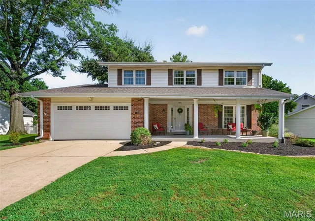 2nd image of 815 Pine Village Ct, Ballwin, MO 63021 | MLS# MIS26051645