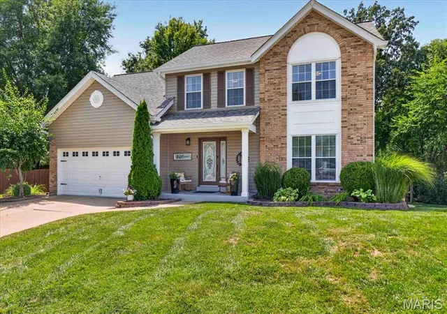 Photo 1 of Sale Pending at 303 Whispering Woods Dr, Saint Peters, MO 63304 | MLS# MIS26051668 | Listing updated on 2026-08-17