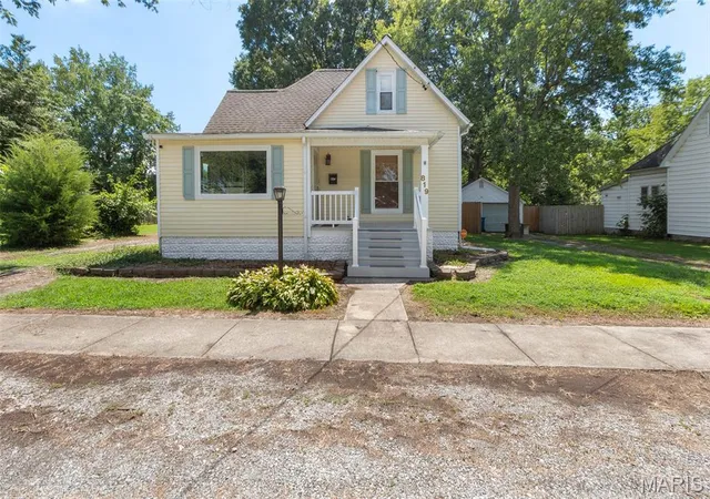 Photo 1 of Single family home for sale at 819 W Maplewood, Marion, IL 62959 | MLS# MIS26051669 | Listing updated on 2026-08-26