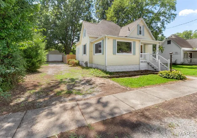 Photo 3 of Single family home for sale at 819 W Maplewood, Marion, IL 62959 | MLS# MIS26051669 | Listing updated on 2026-08-26