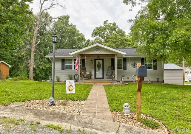 Photo 1 of Sale Pending at 15337 Jeffrey Ln, Brighton, IL 62012 | MLS# MIS26051673 | Listing updated on 2026-08-17