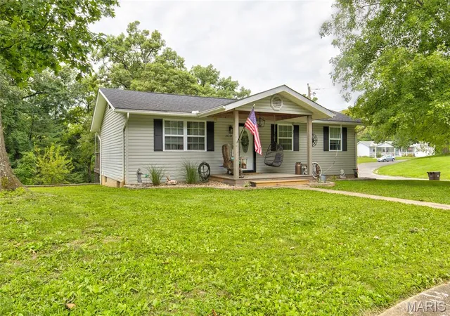 Photo 2 of Sale Pending at 15337 Jeffrey Ln, Brighton, IL 62012 | MLS# MIS26051673 | Listing updated on 2026-08-17