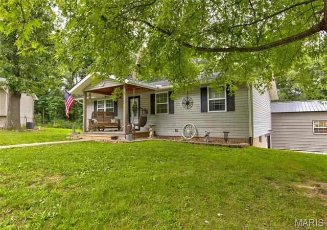 Photo 3 of Sale Pending at 15337 Jeffrey Ln, Brighton, IL 62012 | MLS# MIS26051673 | Listing updated on 2026-08-17