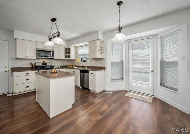 Photo 2 of Single family home for sale at 120 Bromley Ct, O Fallon, MO 63368 | MLS# MIS26051675 | Listing updated on 2026-09-06