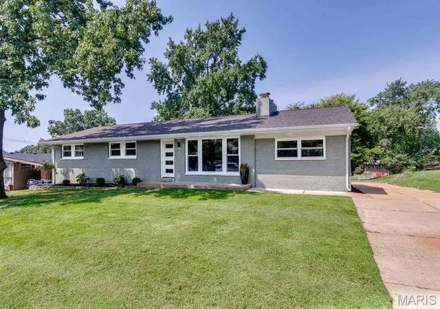 Photo 2 of Sale Pending at 8751 Townhill Dr, Saint Louis, MO 63126 | MLS# MIS26051681 | Listing updated on 2026-08-17