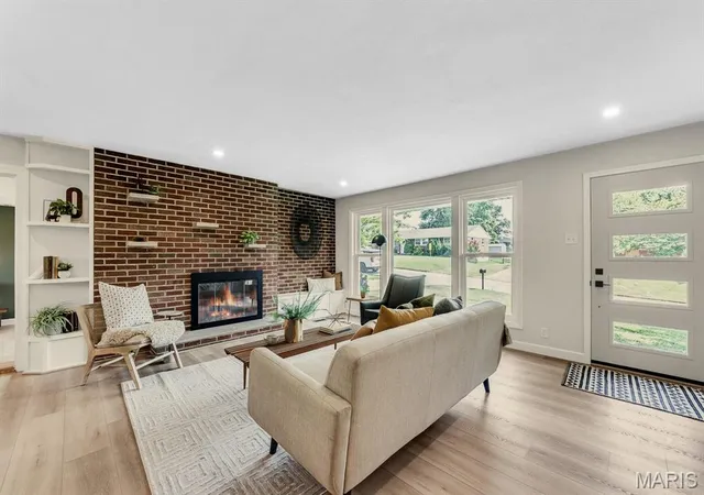 Photo 3 of Sale Pending at 8751 Townhill Dr, Saint Louis, MO 63126 | MLS# MIS26051681 | Listing updated on 2026-08-17