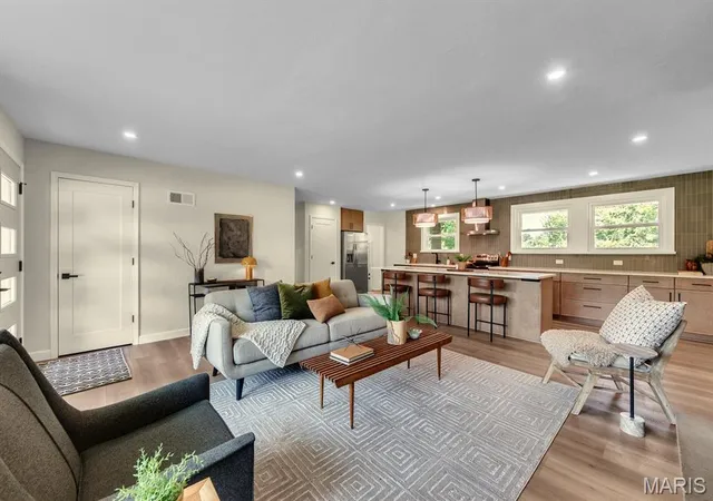 Photo 4 of Sale Pending at 8751 Townhill Dr, Saint Louis, MO 63126 | MLS# MIS26051681 | Listing updated on 2026-08-17