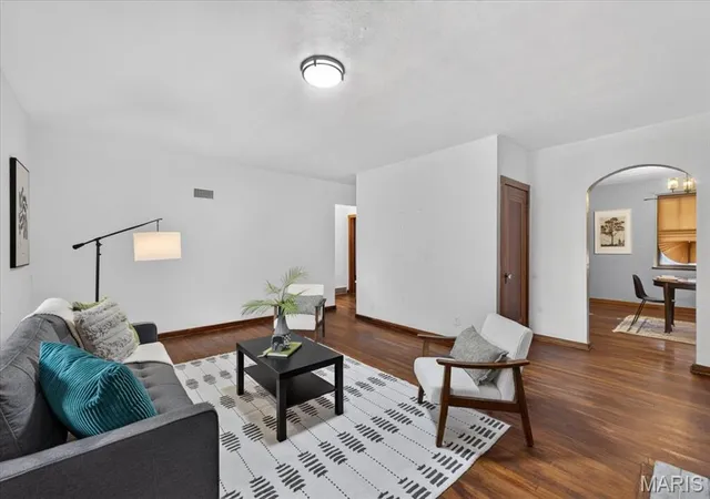 Photo 4 of Single family home for sale at 715 E Jackson Rd, Saint Louis, MO 63119 | MLS# MIS26051684 | Listing updated on 2026-10-22