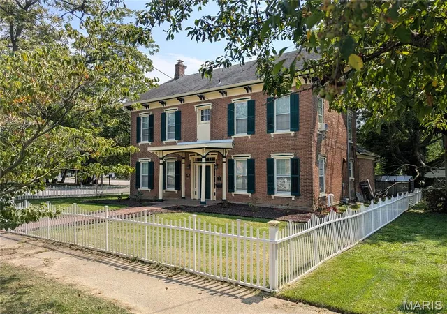 Photo 1 of Single family home for sale at 322 E Main St, Greenville, IL 62246 | MLS# MIS26051688 | Listing updated on 2026-09-01
