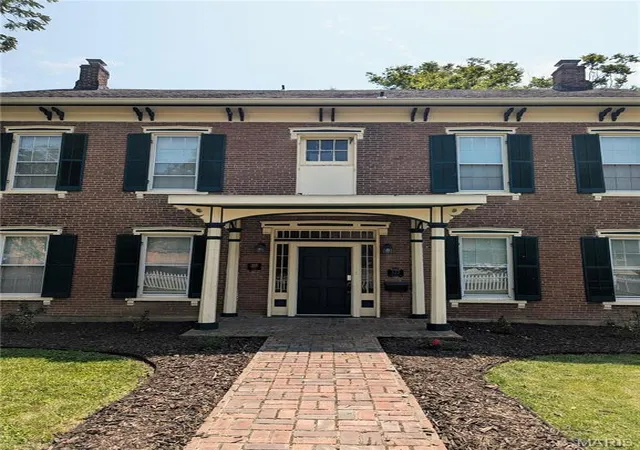 Photo 2 of Single family home for sale at 322 E Main St, Greenville, IL 62246 | MLS# MIS26051688 | Listing updated on 2026-09-01