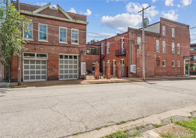 Photo 2 of Condo for sale at 2900 Indiana Ave #3, Saint Louis, MO 63118 | MLS# MIS26051704 | Listing updated on 2026-09-02