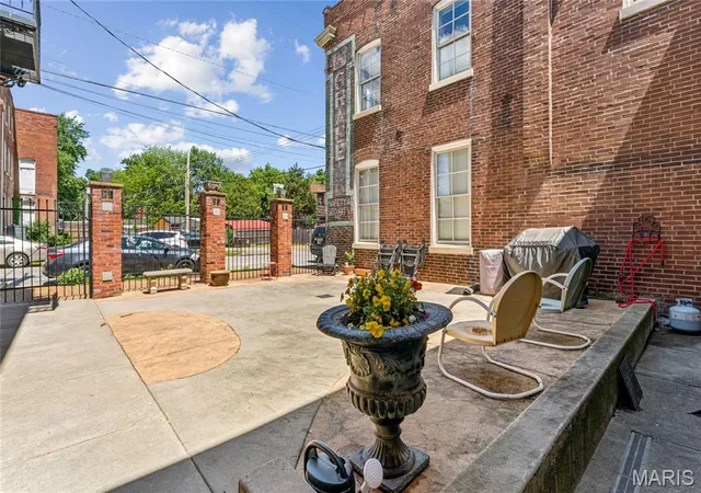 Listing Photo 4 - Condo for sale in building located at 2900 Indiana Ave, St. Louis, MO 63118 - Unit #3