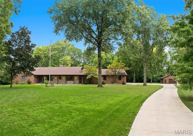 Photo 2 of Single family home for sale at 43 Sugar Ln, Collinsville, IL 62234 | MLS# MIS26051710 | Listing updated on 2026-09-19
