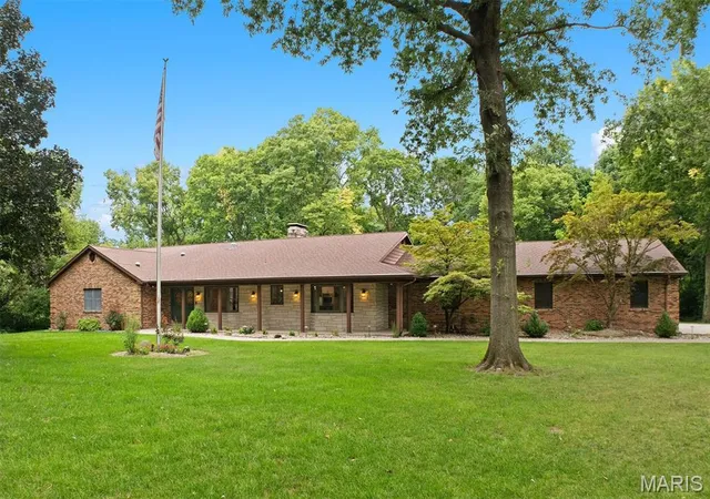 Photo 3 of Single family home for sale at 43 Sugar Ln, Collinsville, IL 62234 | MLS# MIS26051710 | Listing updated on 2026-09-19