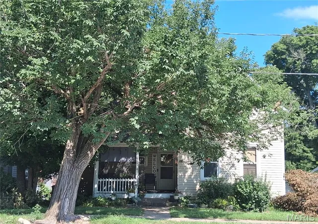 2nd image of 420 S Sprigg St, Cape Girardeau, MO 63703 | MLS# MIS26051715