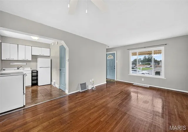 Photo 3 of Sale Pending at 5529 Fyler Ave, Saint Louis, MO 63139 | MLS# MIS26051726 | Listing updated on 2026-08-18