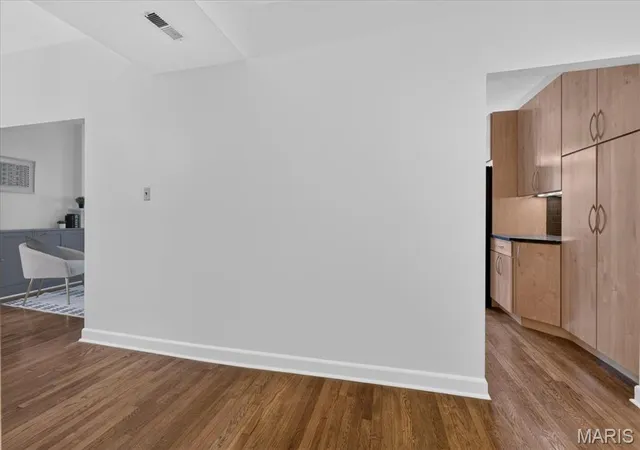 Photo 4 of Condo for sale at 5553 Waterman Blvd #3E, Saint Louis, MO 63112 | MLS# MIS26051731 | Listing updated on 2026-09-23