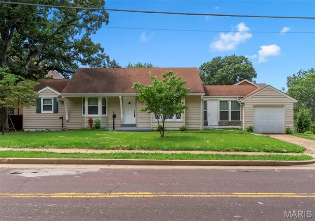 Single family home for sale at 907 Edgar Rd, Saint Louis, MO 63119 | MLS# MIS26051735