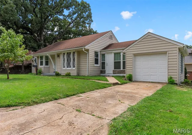 Photo 2 of Single family home for sale at 907 Edgar Rd, Saint Louis, MO 63119 | MLS# MIS26051735 | Listing updated on 2026-10-12