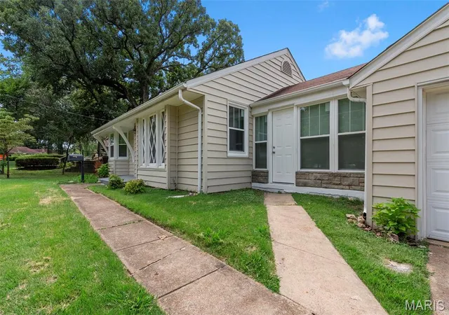 3rd image of 907 Edgar Rd, Saint Louis, MO 63119 | MLS# MIS26051735