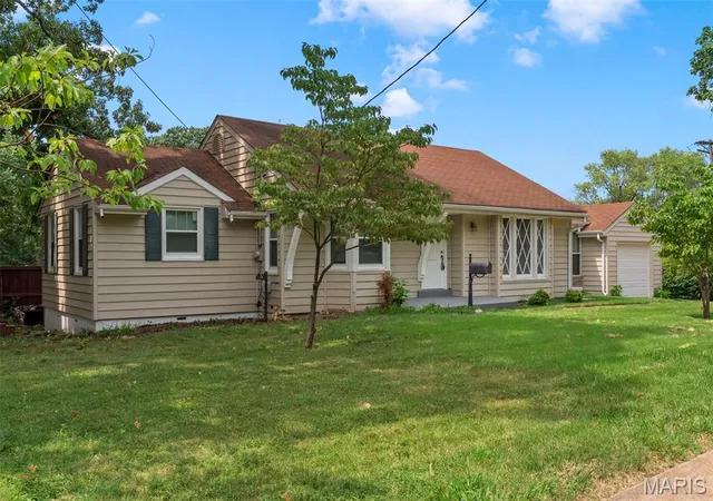 4th image of 907 Edgar Rd, Saint Louis, MO 63119 | MLS# MIS26051735
