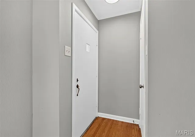 5th image of 907 Edgar Rd, Saint Louis, MO 63119 | MLS# MIS26051735