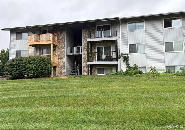 Photo 2 of Sale Pending at 1812 Gascony Parc Dr #1812, Lake Saint Louis, MO 63367 | MLS# MIS26051741 | Listing updated on 2026-10-03