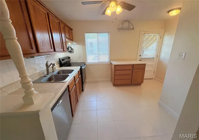 Photo 3 of Sale Pending at 1812 Gascony Parc Dr #1812, Lake Saint Louis, MO 63367 | MLS# MIS26051741 | Listing updated on 2026-10-03