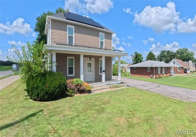 Photo 1 of Single family home for sale at 200 Hazel St, Troy, IL 62294 | MLS# MIS26051744 | Listing updated on 2026-09-01