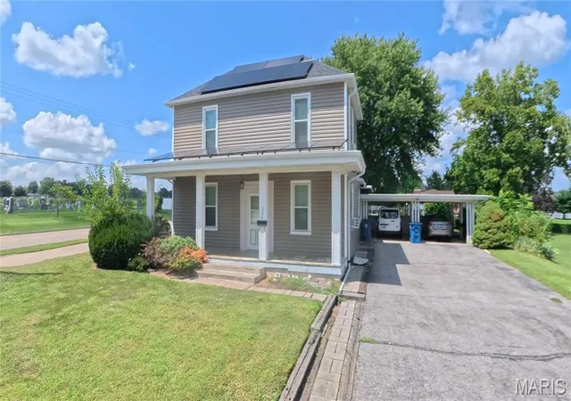 Photo 2 of Single family home for sale at 200 Hazel St, Troy, IL 62294 | MLS# MIS26051744 | Listing updated on 2026-09-01