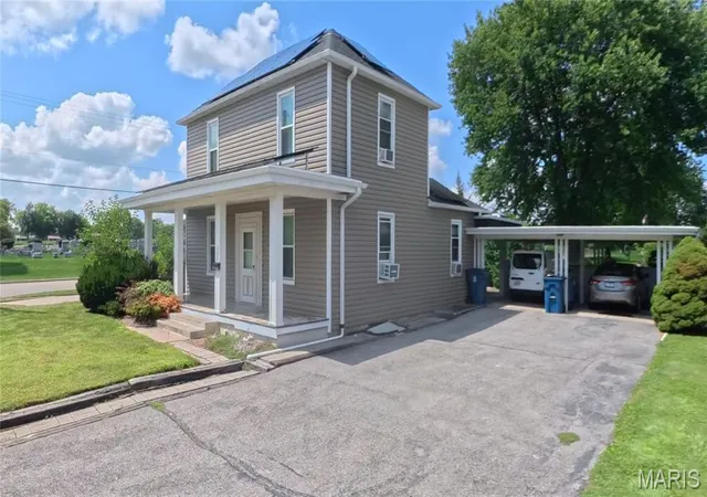 Photo 2 of Single family home for sale at 200 Hazel St, Troy, IL 62294 | MLS# MIS26051744 | Listing updated on 2026-09-01