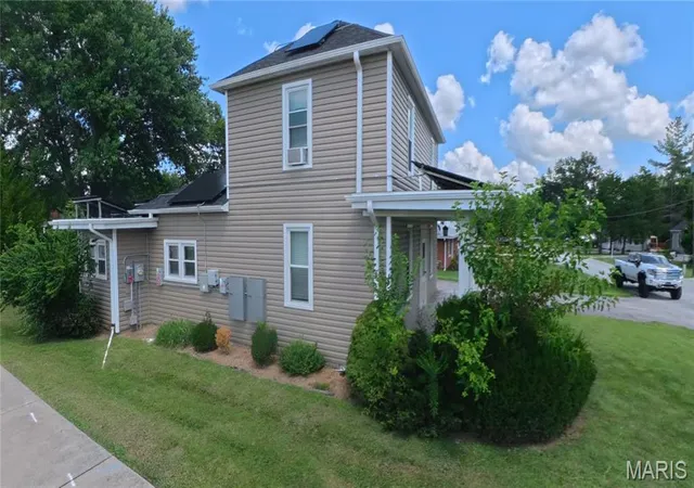 Photo 3 of Single family home for sale at 200 Hazel St, Troy, IL 62294 | MLS# MIS26051744 | Listing updated on 2026-09-01