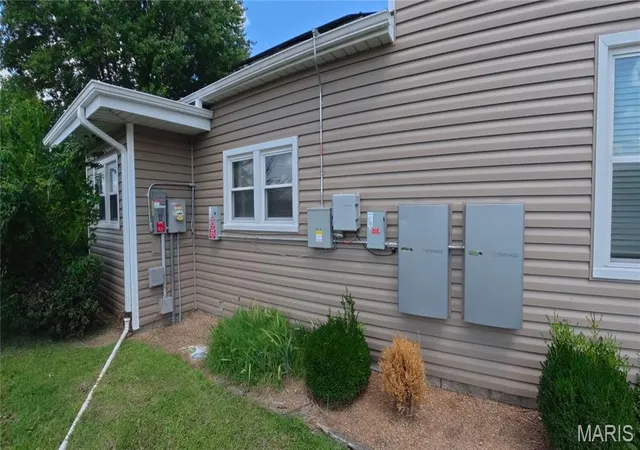 Photo 4 of Single family home for sale at 200 Hazel St, Troy, IL 62294 | MLS# MIS26051744 | Listing updated on 2026-09-01