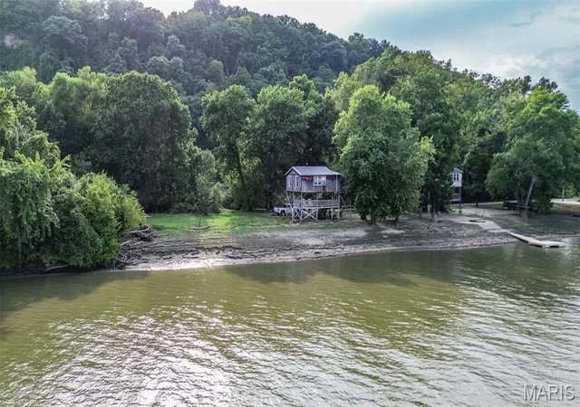 3rd image of 305 Alexander Ln, Kampsville, IL 62053 | MLS# MIS26051745