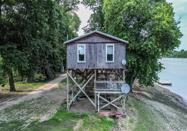 4th image of 305 Alexander Ln, Kampsville, IL 62053 | MLS# MIS26051745